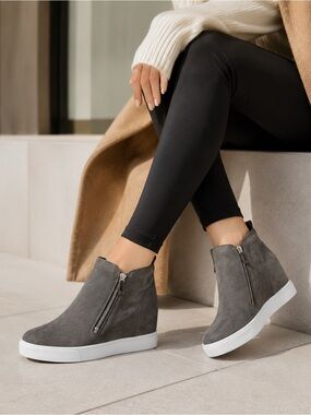 Soda Taylor Gray Suede Hidden wedge High-Top Sneakers Size 8